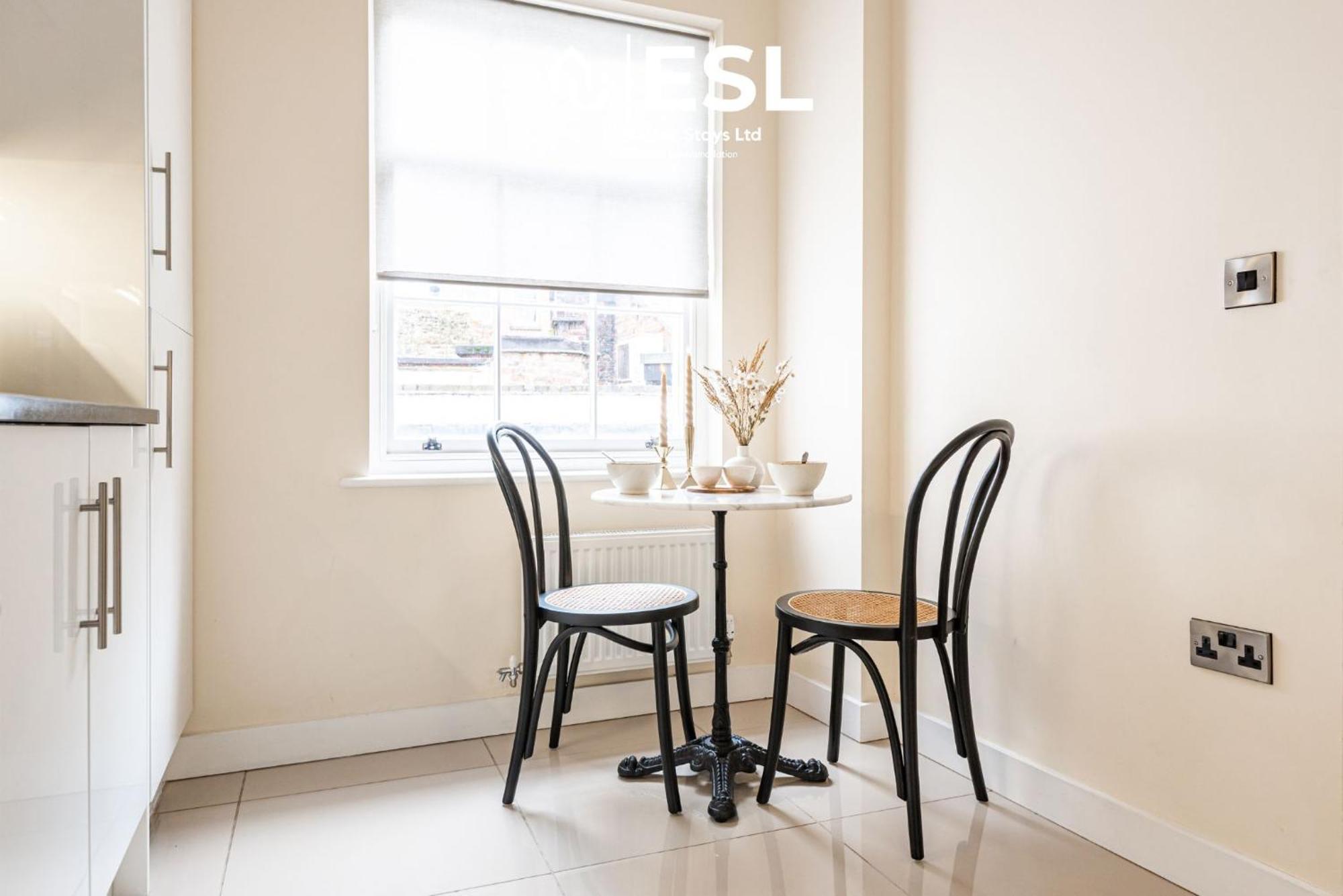 Elegant Apartment On Historic Cobbled High St Shrewsbury Town Centre Exterior foto